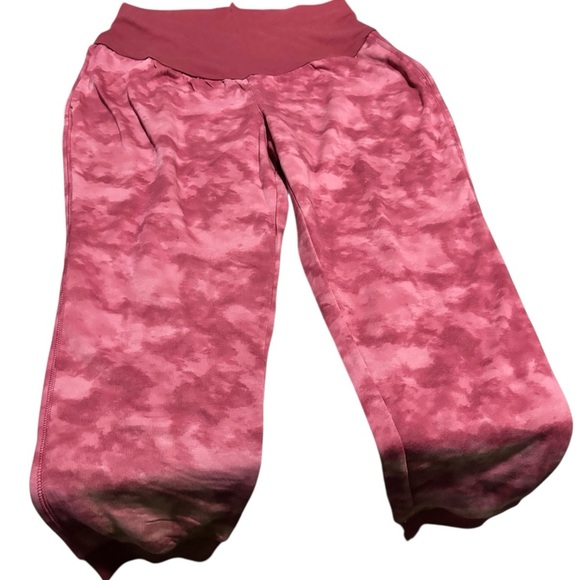 Old Navy Rose Maternity Leggings - Picture 2 of 4